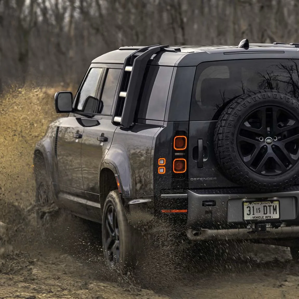 Deployable Roof Ladder For Land Rover Defender 90 / 110 / 130 Series (L663) - Image 6