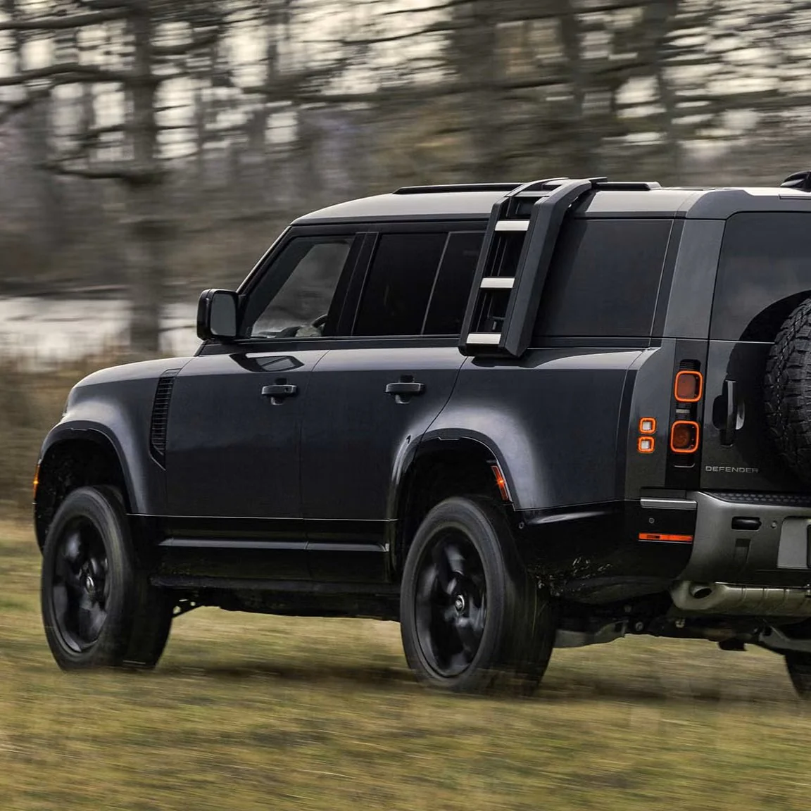 Deployable Roof Ladder For Land Rover Defender 90 / 110 / 130 Series (L663) - Image 7