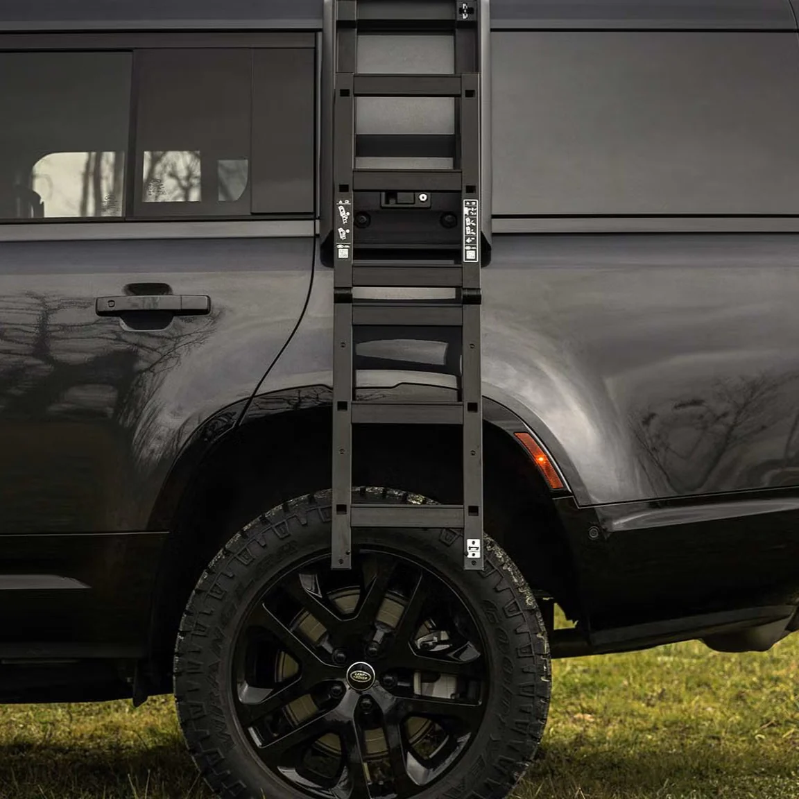 Deployable Roof Ladder For Land Rover Defender 90 / 110 / 130 Series (L663) - Image 9