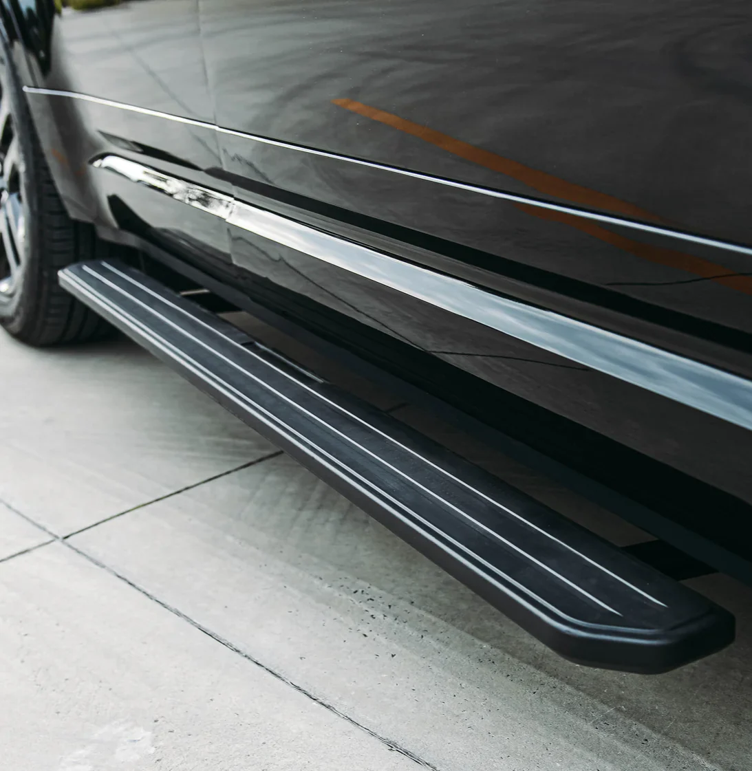 Electric Side Steps for Land Rover Defender 110 / 130 Series (L663) Black - Image 10