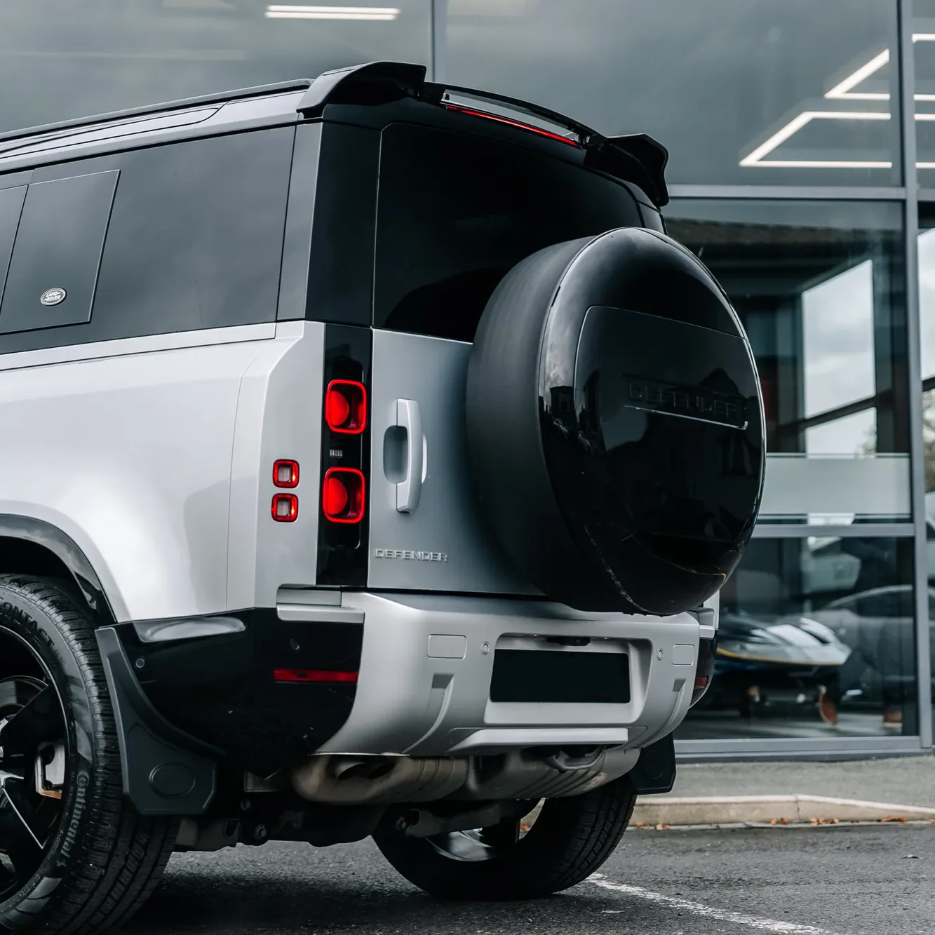 Gloss Black Spare Wheel Cover Land Rover Defender 90 / 110 / 130 (L663) - Image 3