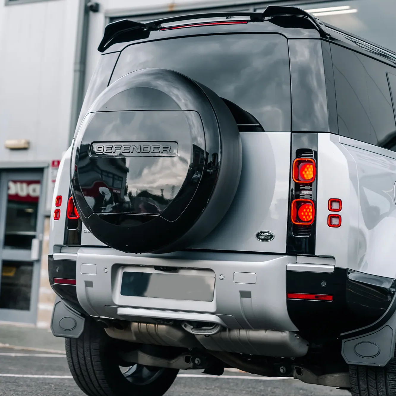 Gloss Black Spare Wheel Cover Land Rover Defender 90 / 110 / 130 (L663) - Image 5