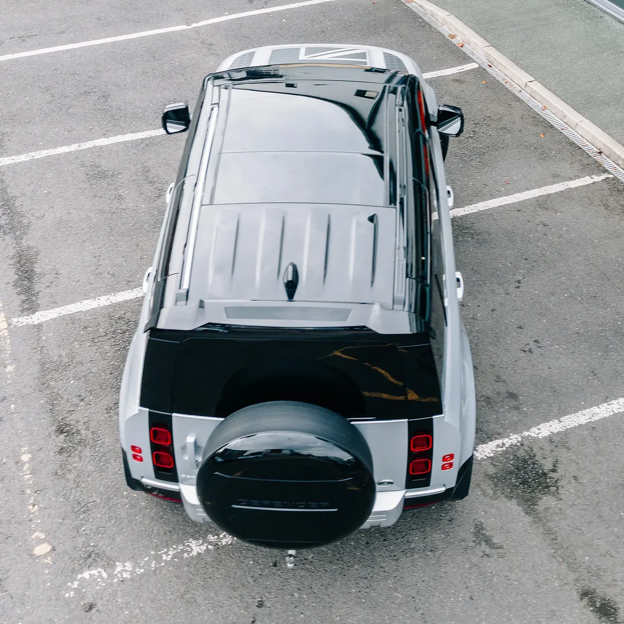 Gloss Black Spare Wheel Cover Land Rover Defender 90 / 110 / 130 (L663) - Image 6