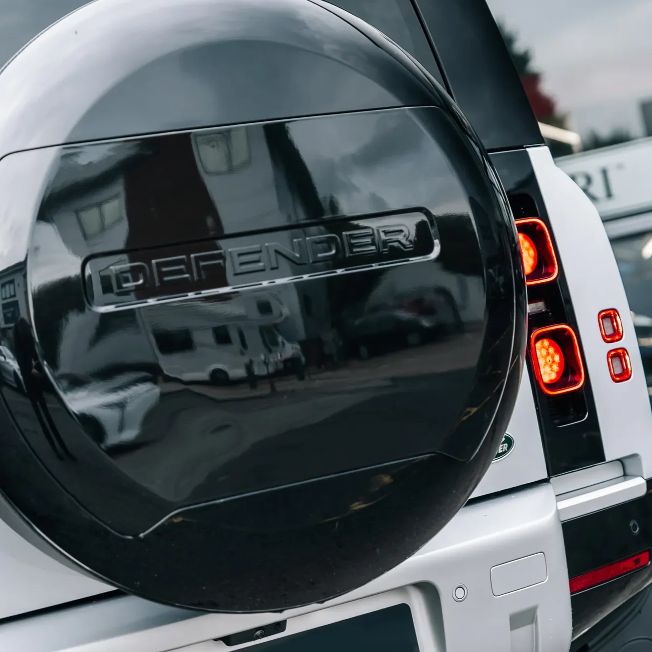 Gloss Black Spare Wheel Cover Land Rover Defender 90 / 110 / 130 (L663) - Image 8