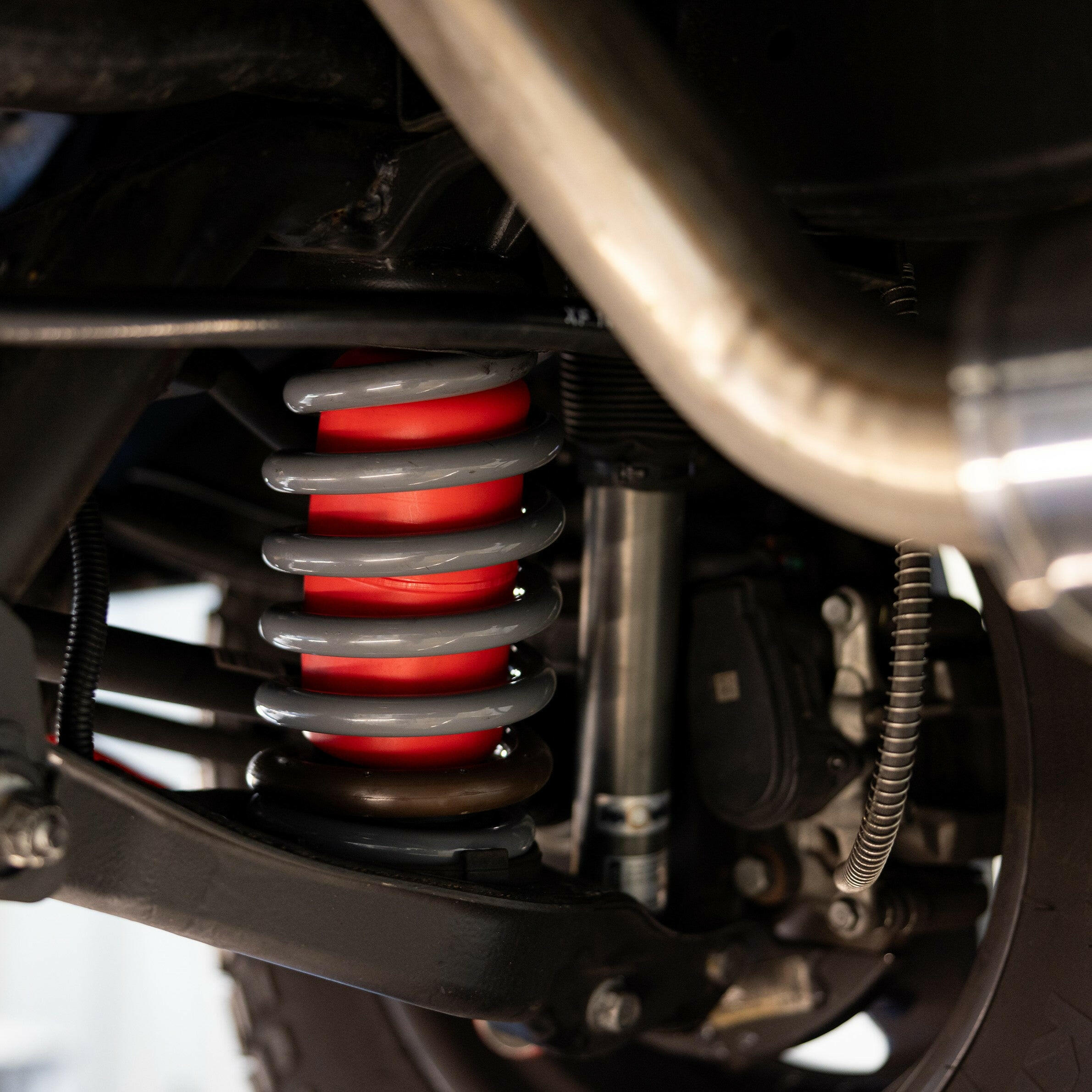 PolyAir Red Series Airbag Kit - 2" Raised for KGM SsangYong Rexton - Image 3