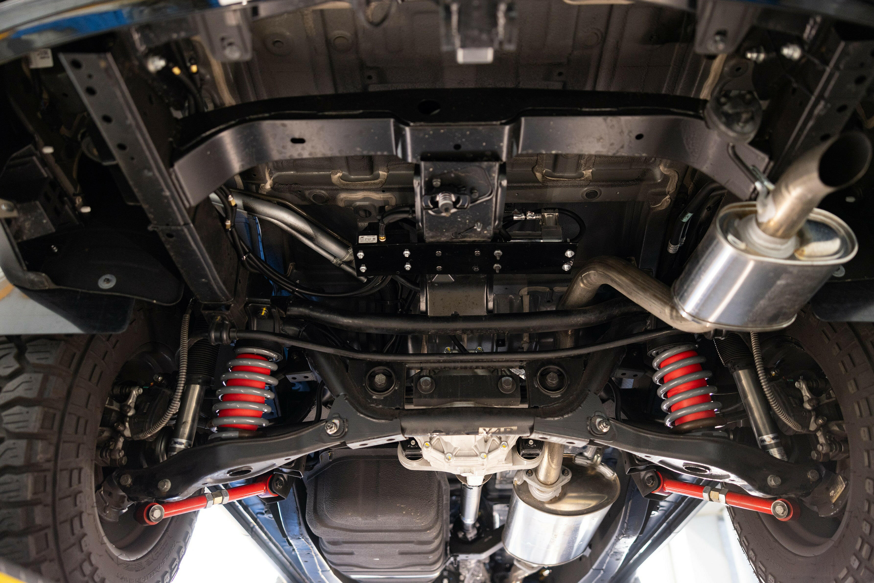 PolyAir Red Series Airbag Kit - 2" Raised for KGM SsangYong Rexton - Image 4