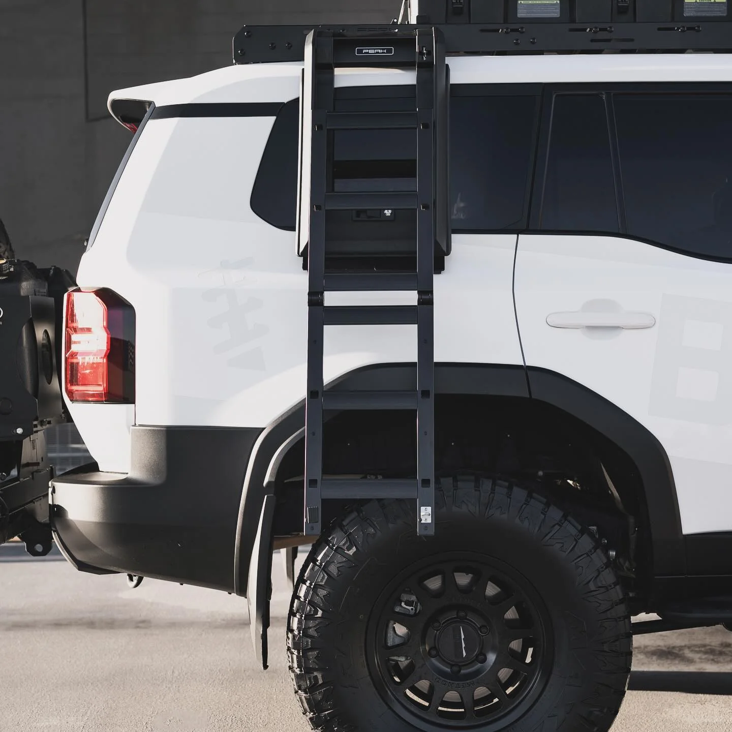 Side-Mounted Foldable Ladder System for Toyota LandCruiser 300 (LC300) - Image 9